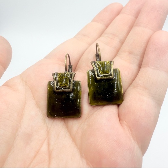 Vintage Modernist Olive Green Enamel Dangle Earrings – Geometric Bronze Tone - Picture 7 of 7